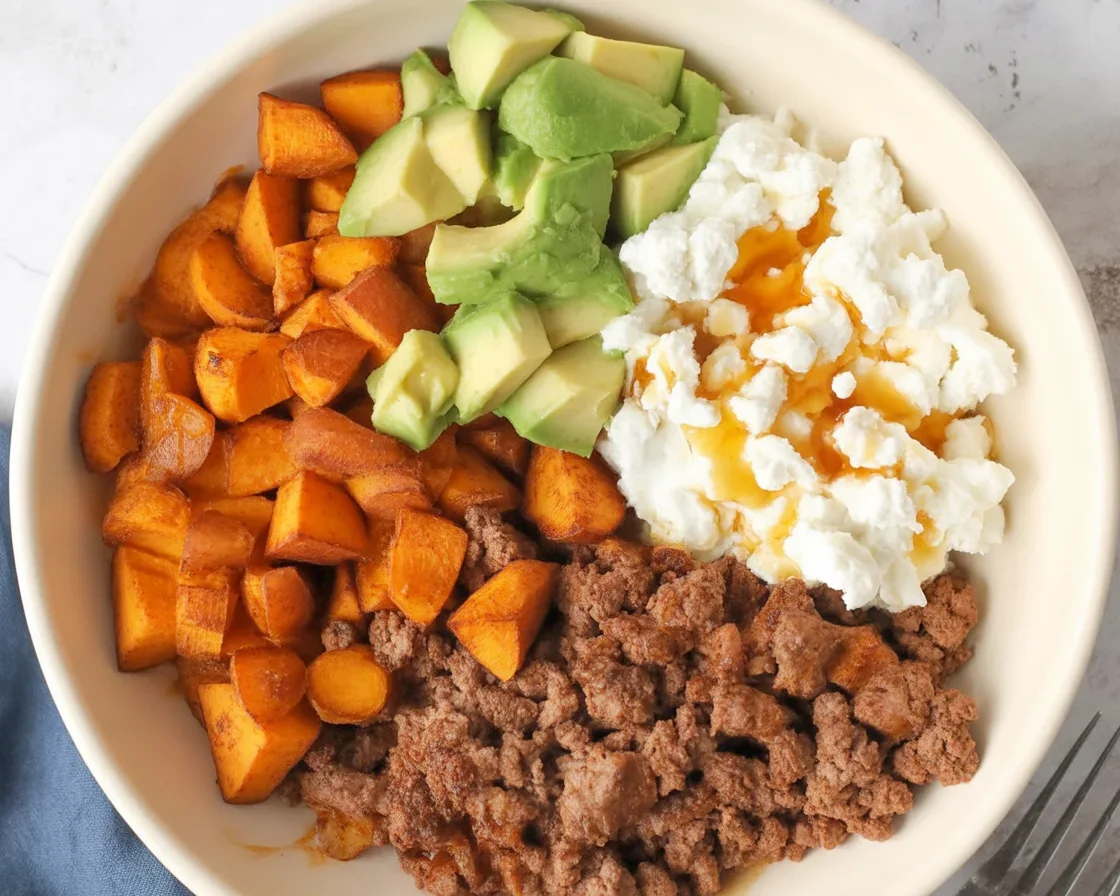 Delicious Hot Honey Beef Bowl featuring sweet potatoes, taco-seasoned beef, and spicy honey drizzle.